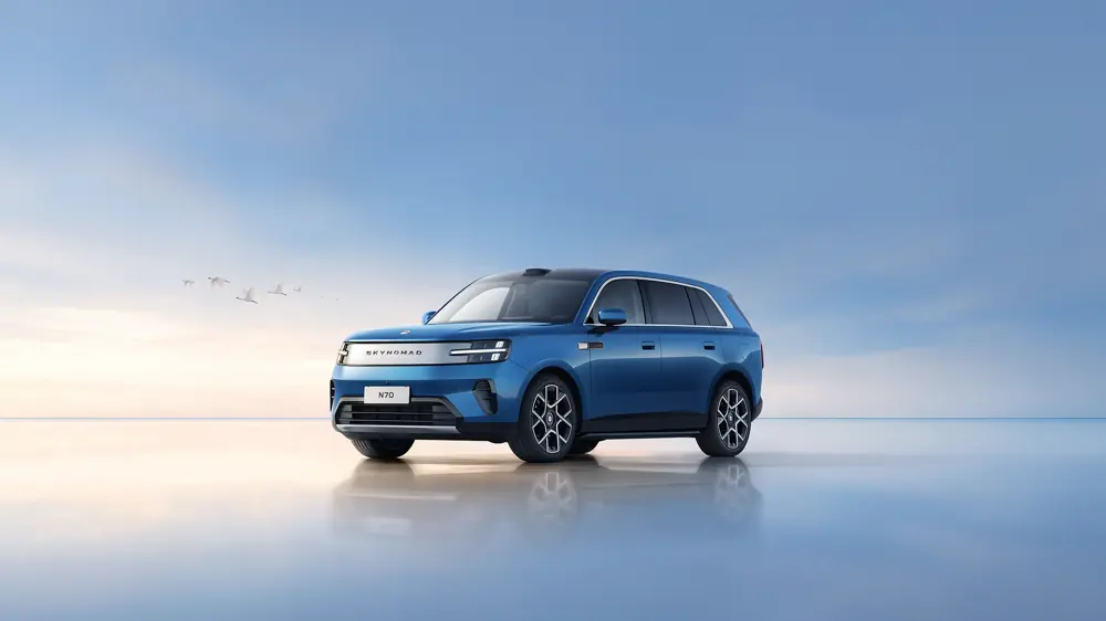 Xiaomi SkyNomad N70, a boxy blue extended-range SUV, front three-quarter view